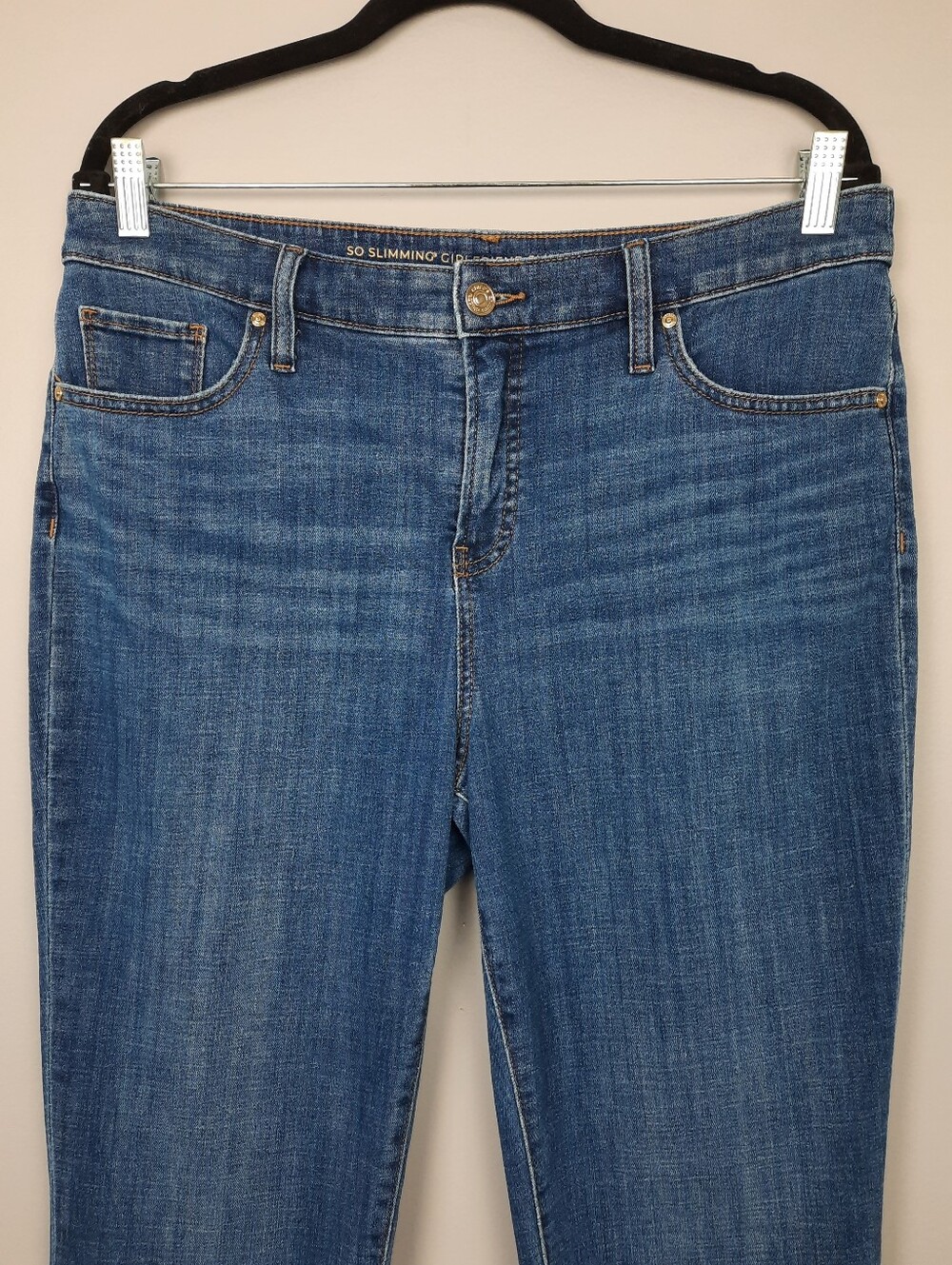 Chico's Embellished Raw Hem So Slimming Girlfriend Slim Leg Crop Jeans size 10 - Picture 2 of 15